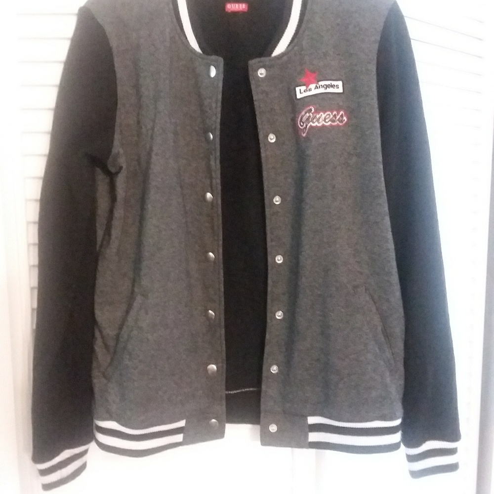 Cute Guess sweatshirt. M